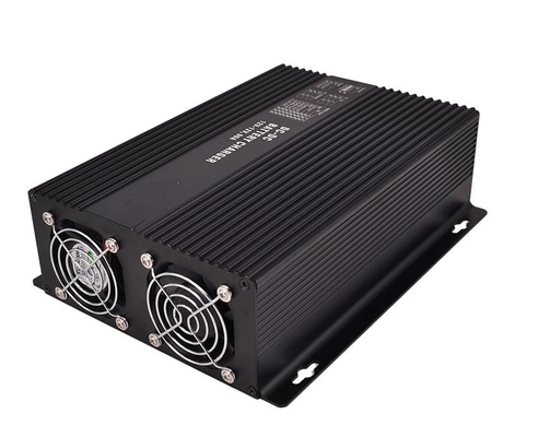 12V 30A DC φορτιστή μπαταρίας με 390W Pvmax Αντίστροφη προστασία από πολικότητα Ανερόστεγος βαθμός IP20/IP65