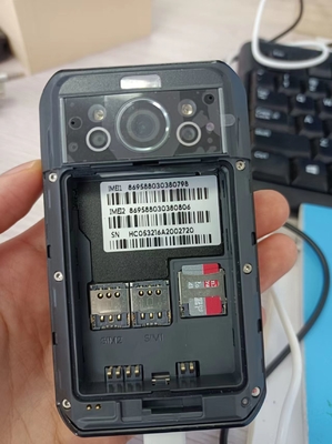 Υψηλή ταχύτητα 256kbps-8Mbps 5G κάμερα σώματος με πίσω κάμερα 13 εκατομμυρίων pixels